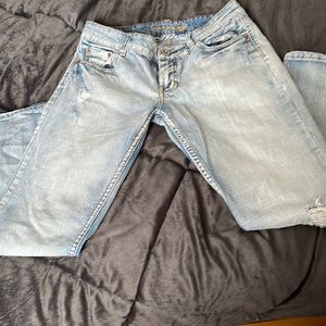 Womens American Eagle size 6 ripped blue jeans